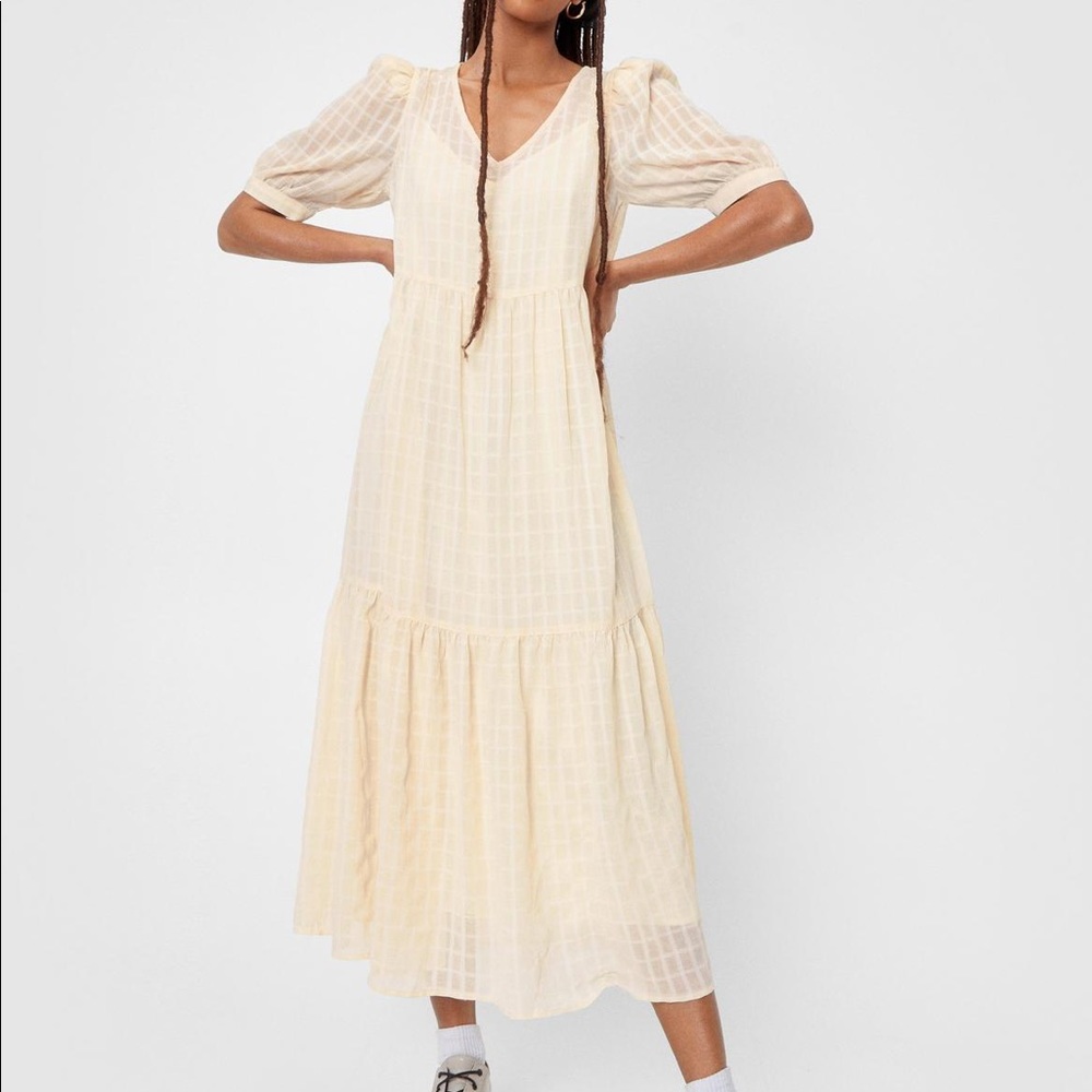 Pale yellow midi/maxi dress with puff sleeves